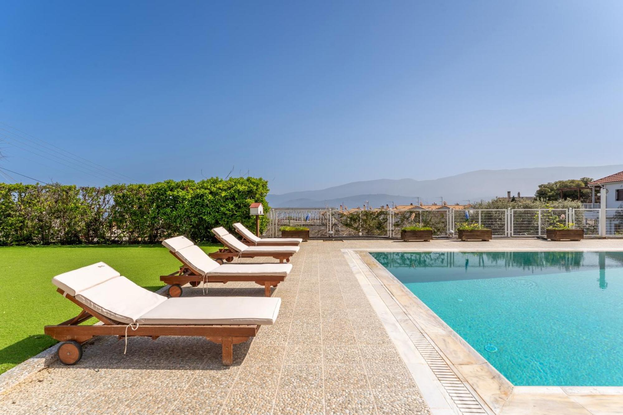 ルートラ・オレアス・エレニス The House Of Gratitude - Poolside Retreatヴィラ エクステリア 写真